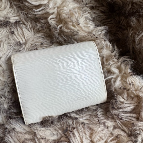 Louis Vuitton White Wallet - Picture 6 of 7